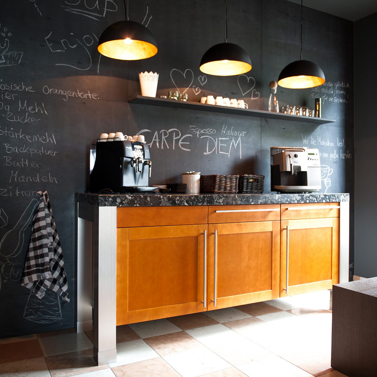 Kachel_02_Ausstellung_squared_02